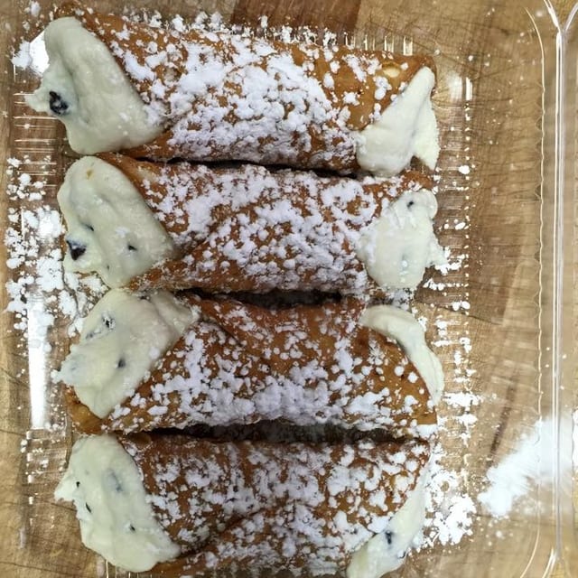 Cannoli.